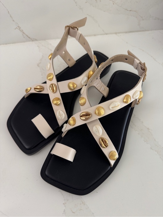 Freda Salvador Shoes - FREDA SALVADOR - PAXTON SANDAL IN BONE CALF W/ GOLD SHELLS